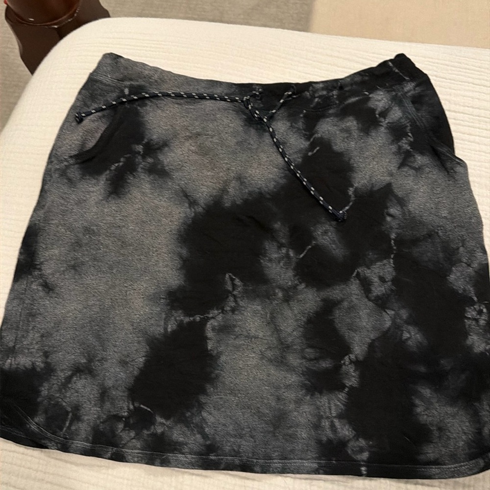 Sundry tie die cotton draw string skirt with pockets.